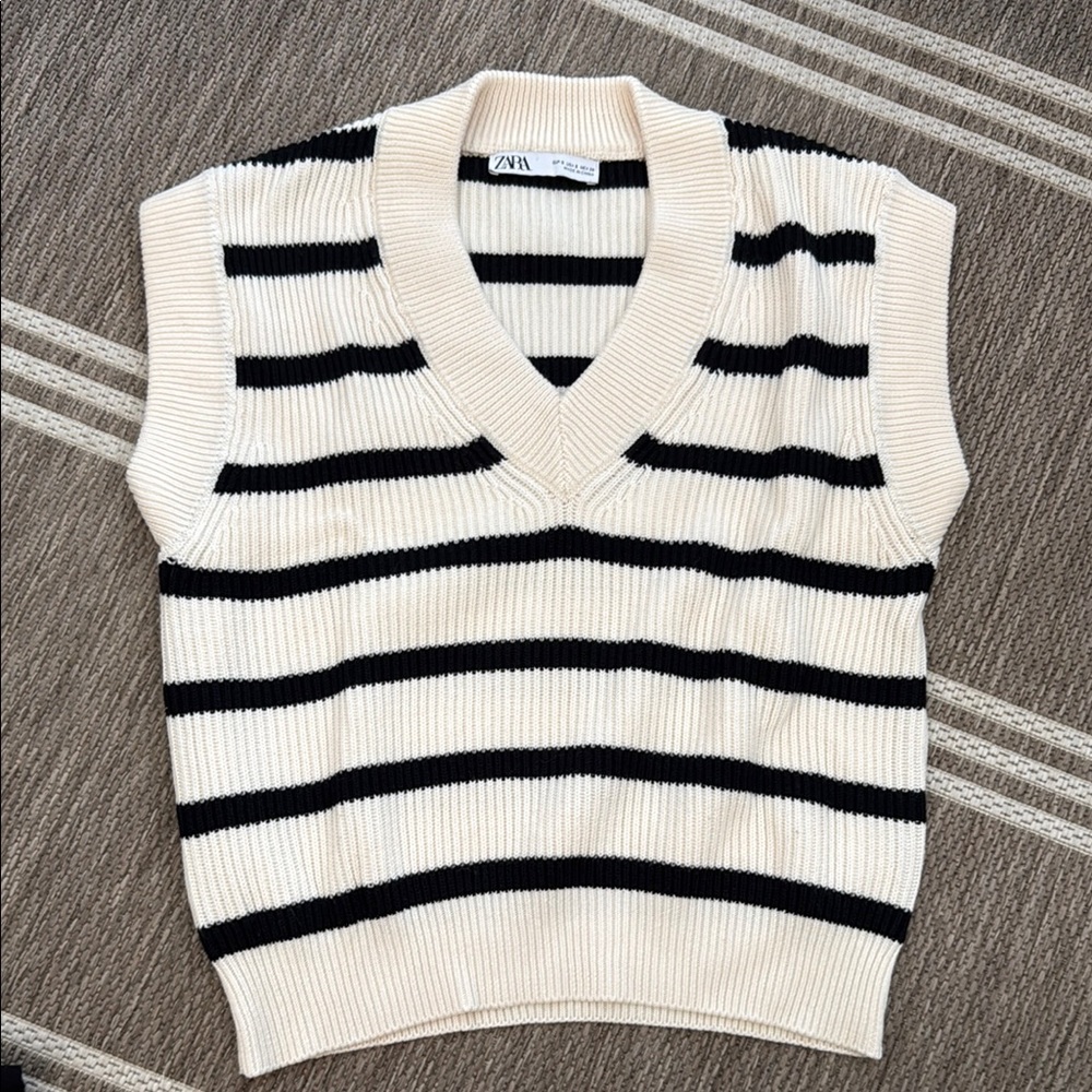 Zara Sweater Vest Cream and Black Stripe V-Neck Small Preppy